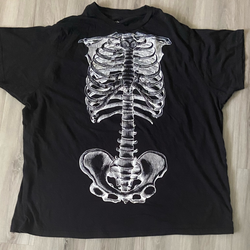 Skeleton graphics shirt